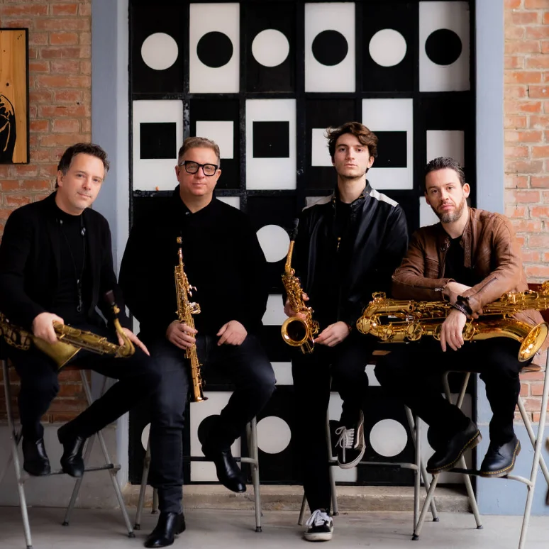 spettacolo la grande bellezza con i saxofollia